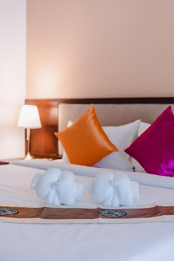 Bauman Ville Hotel Phuket Exterior foto
