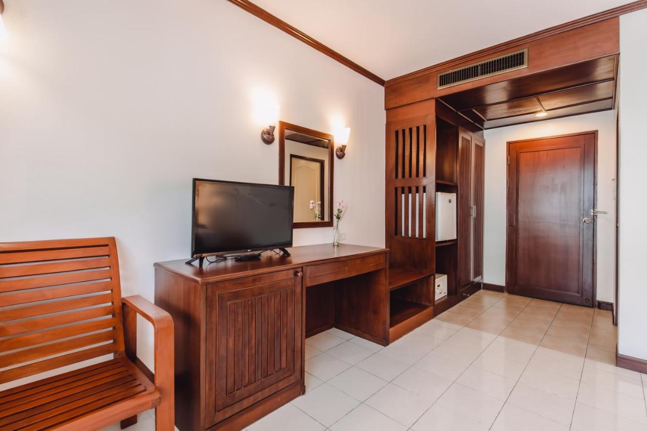 Bauman Ville Hotel Phuket Exterior foto