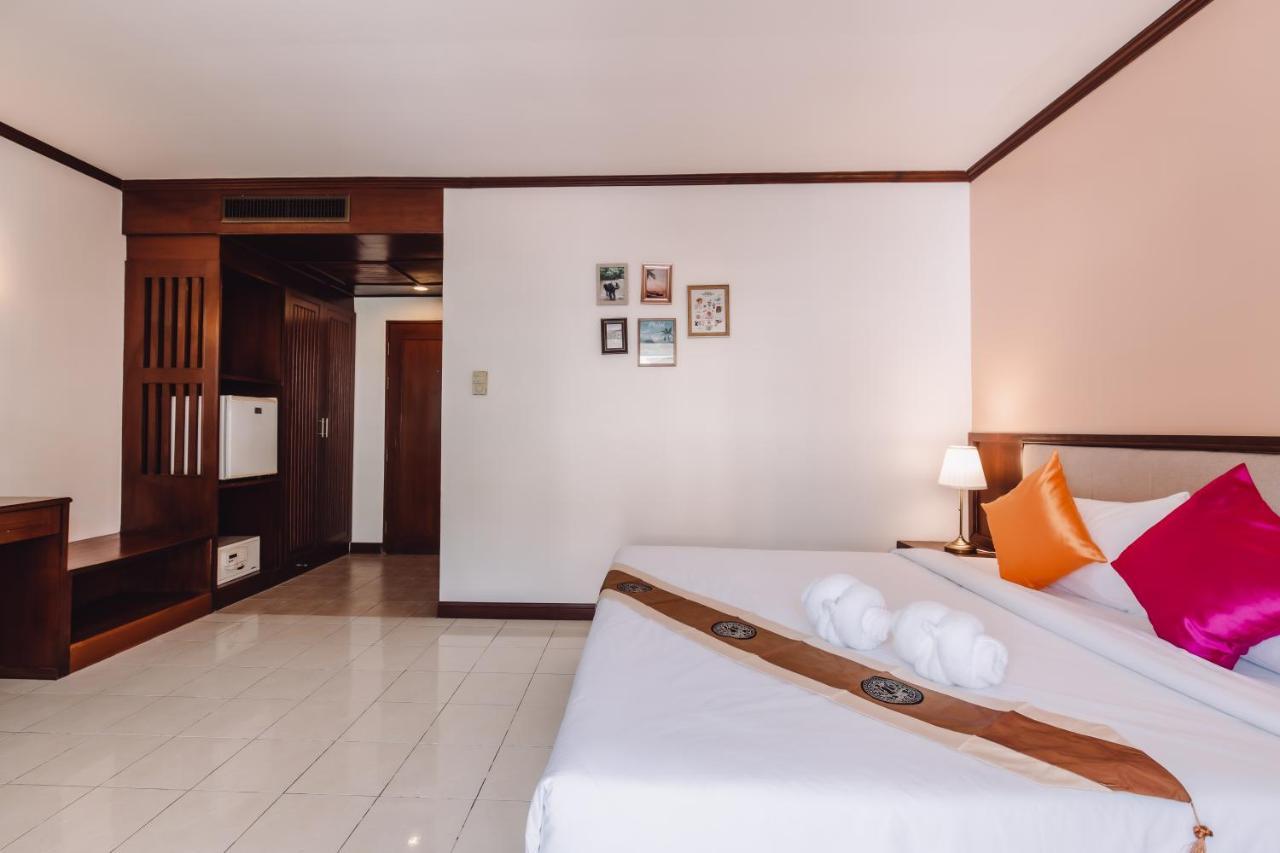 Bauman Ville Hotel Phuket Exterior foto